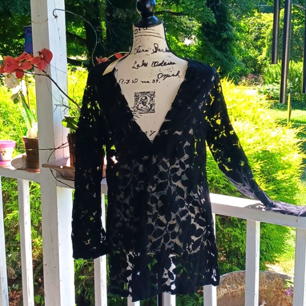 NWT COVER UP Lace Bathing Suit Cover Up SERENE Large